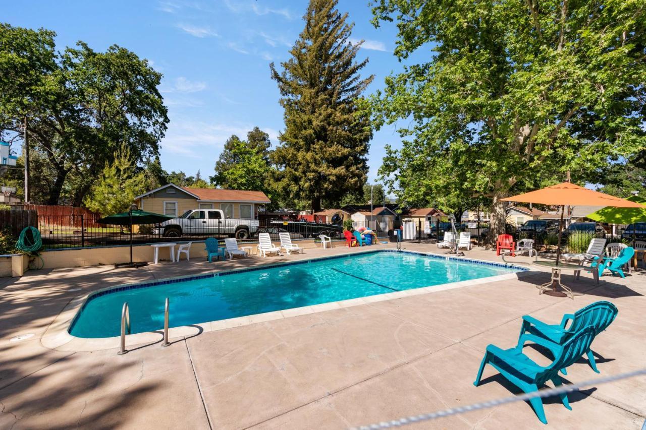 Hotel Skylark Shores Lakeport