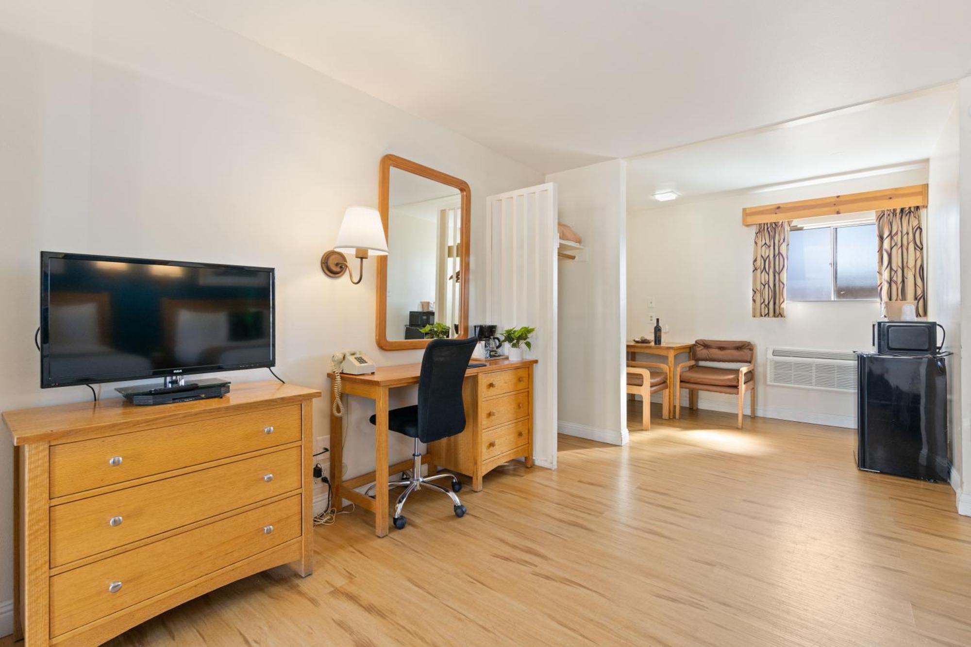 Hotel Skylark Shores Lakeport